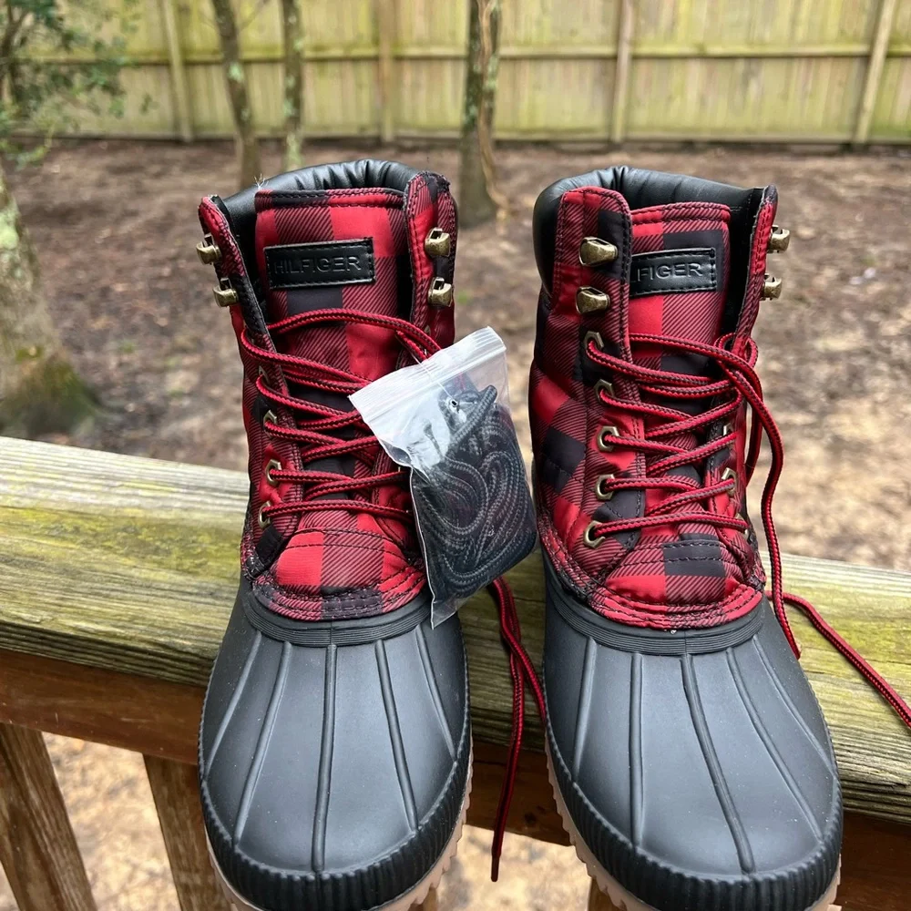 TOMMY HILFIGER Buffalo Check Duck Rain Boot Mens 7 NWT NEW